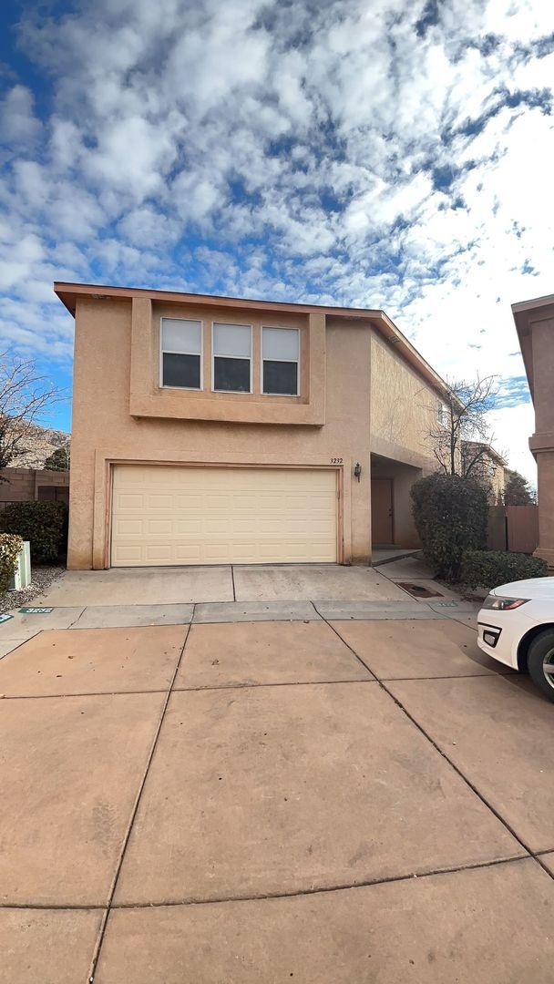 3 Bedroom 2.5 Bath Located in the NE Heights! - 3 Bedroom 2.5 Bath Located in the NE Heights! Casa