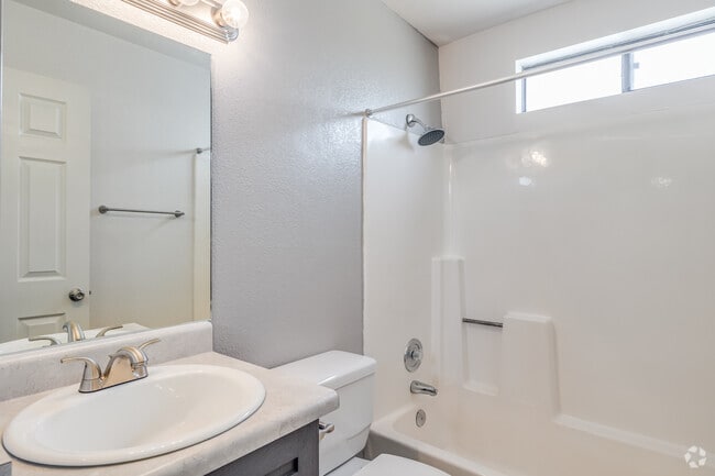 2BR, 2BA - 675SF