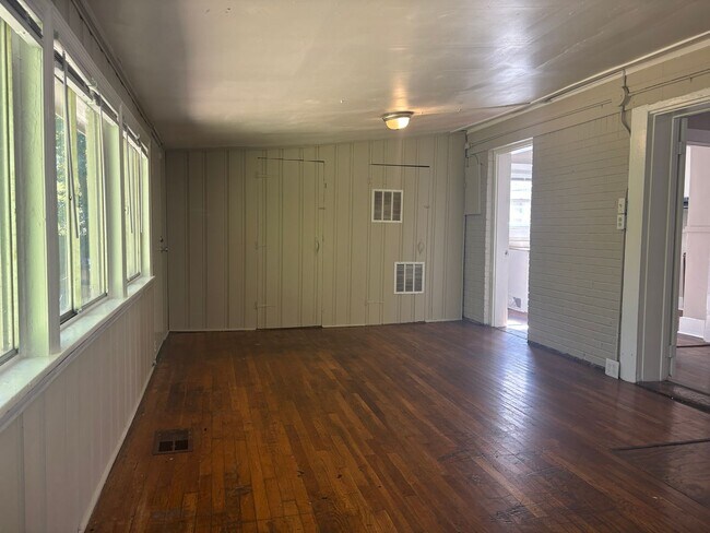 Photo - 389 Hodges St