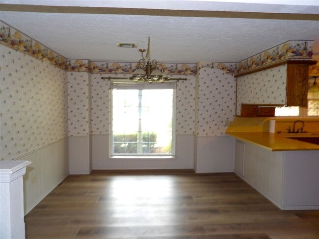 Photo - 308 SE Camelot Dr