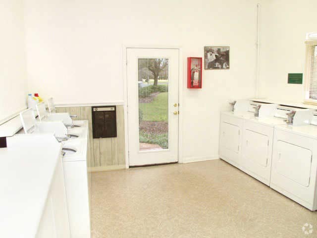 Laundry Facilities - Swan Run Apartments