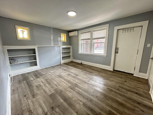 Photo - 831 Main St E Unit 2