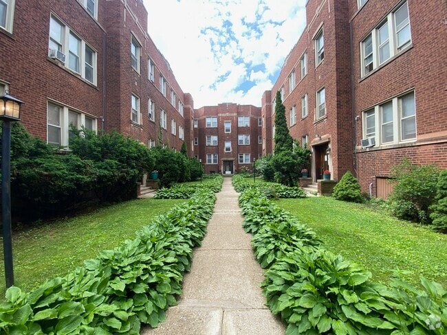 Building Photo - 1349 W Touhy Ave Rental
