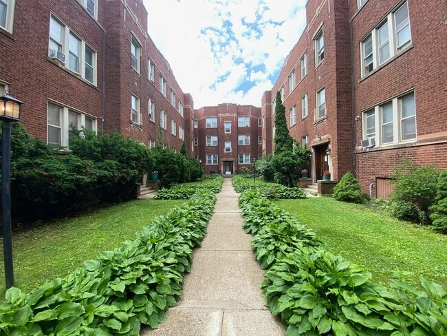 Photo - 1349 W Touhy Ave Casa