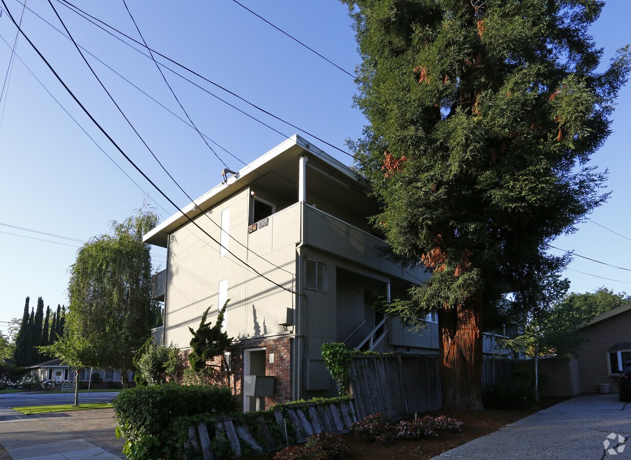 Photo - Hallmark Apartments