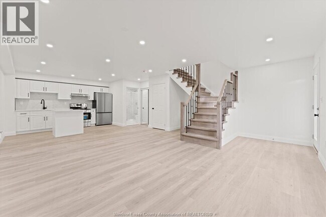 Photo - 702 Pierre Ave