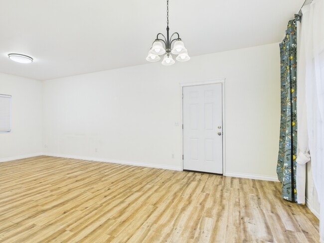 Photo - 835 Marquette Loop