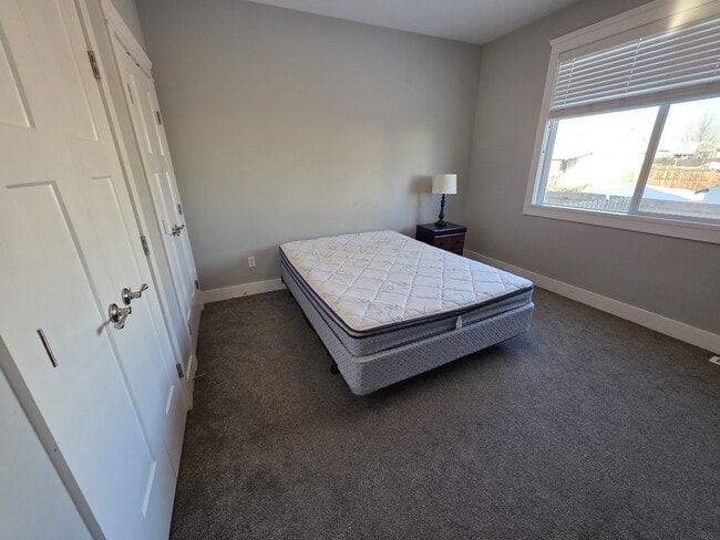 Photo - 8312-8388 88 Ave