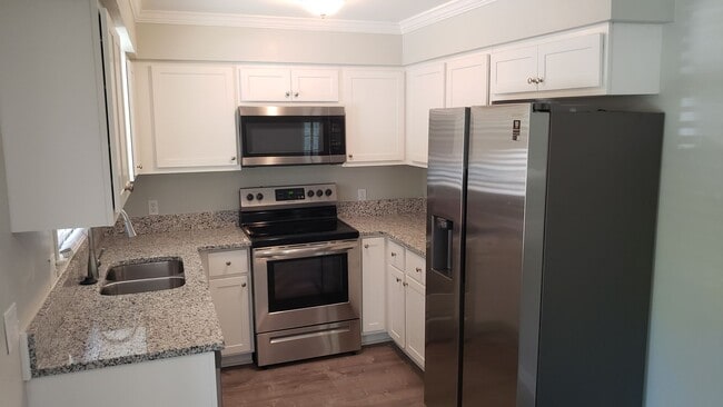Photo - Updated 2br 1.5ba Condo Style home in grea...