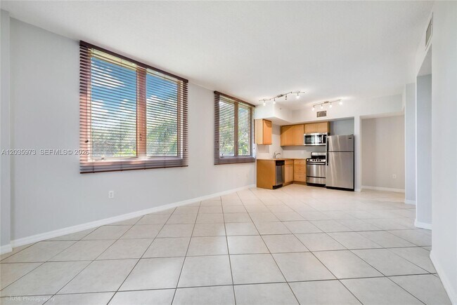 Photo - 2630 SW 28th St Unit 53