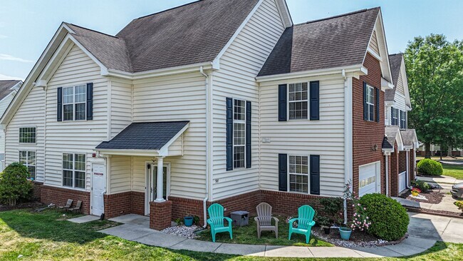 Building Photo - Stunning and Spacious 3 Bedroom 2.5 Bath C... Rental