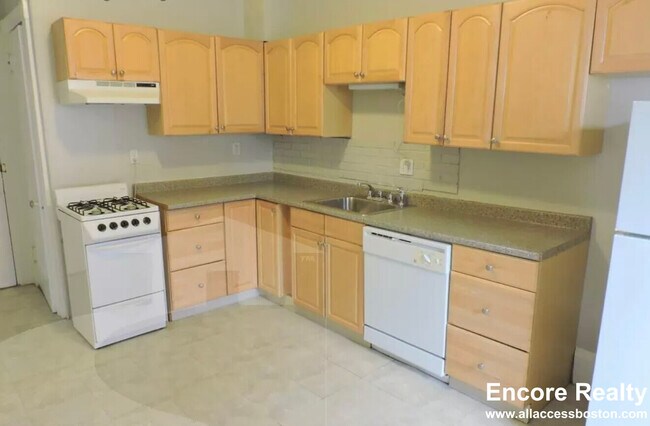45 Bay State Rd Unit 3