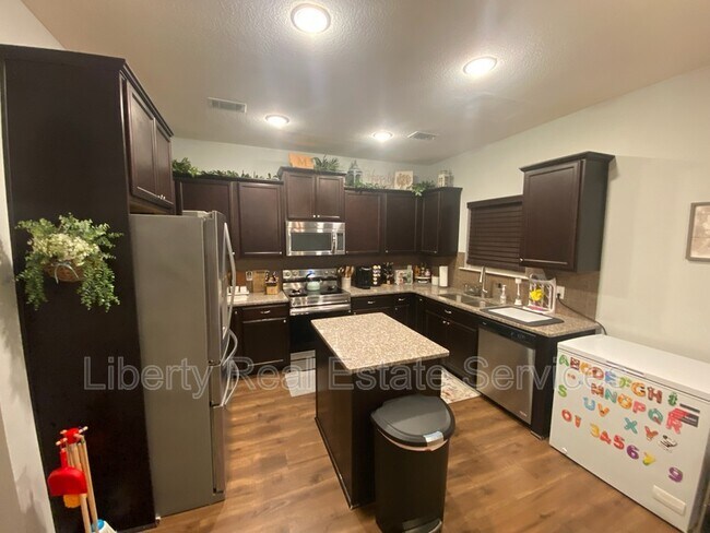 Photo - 162 Carriage Way