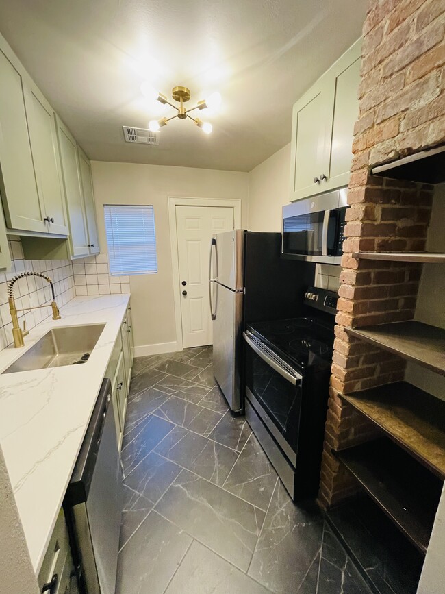 Building Photo - 2538 NW 21st St Unit 2538 Rental