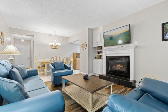 Building Photo - 3215 N River Rd Rental
