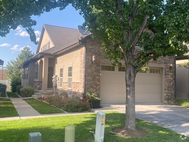 Building Photo - 224 W Bellano Way Rental