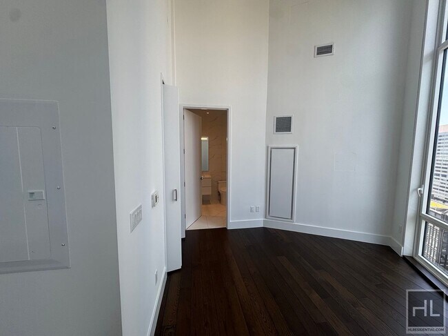 Photo - East 44th Street Unit PHM