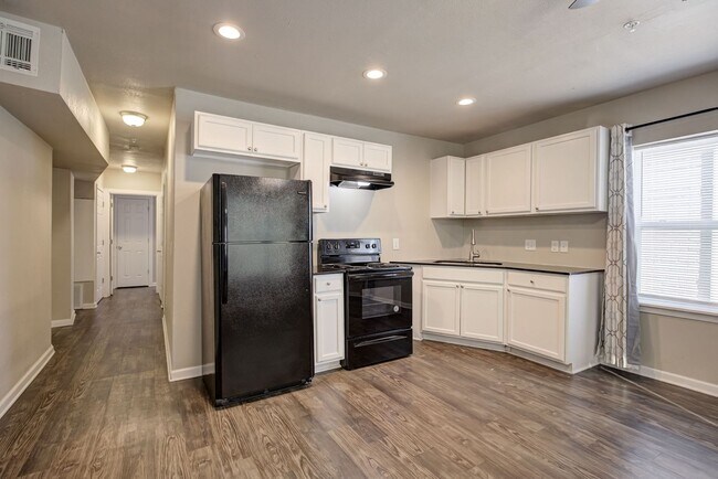 Photo - Bright & Stylish 2-Bedroom Close to the Plaza District  ** Move-in Special  $500 Off **