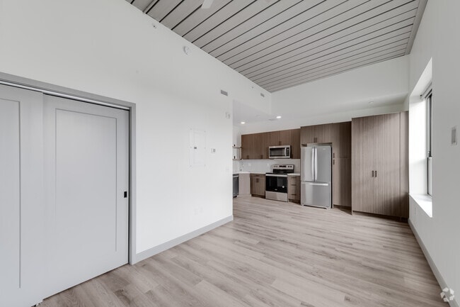 Studio, 448 SF