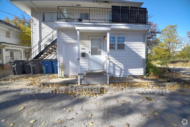 Building Photo - 1002 E 15th St Rental