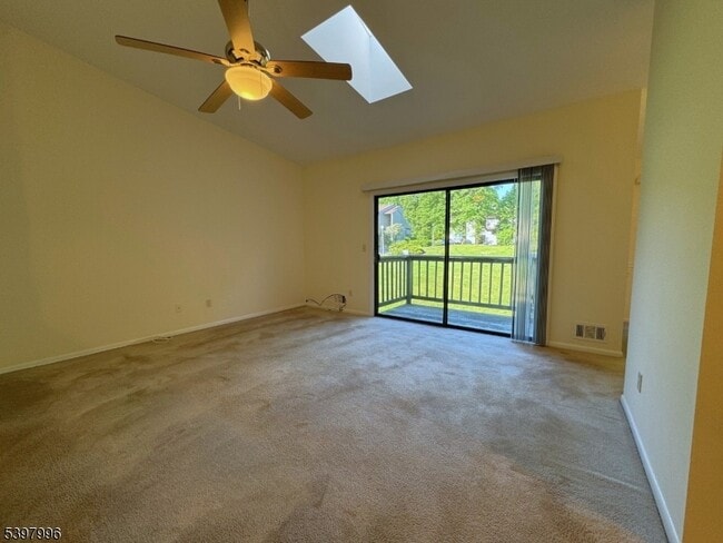 Photo - 410 Spruce Hills Dr