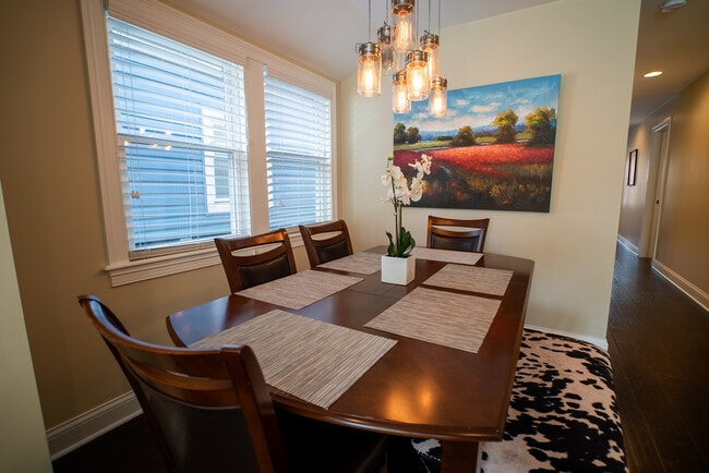 Photo - 3538 N Hoyne Ave Unidad 2F