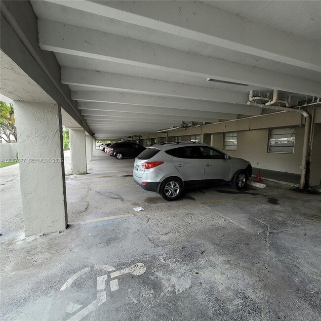 Photo - 5100 SW 41st St Unit 319