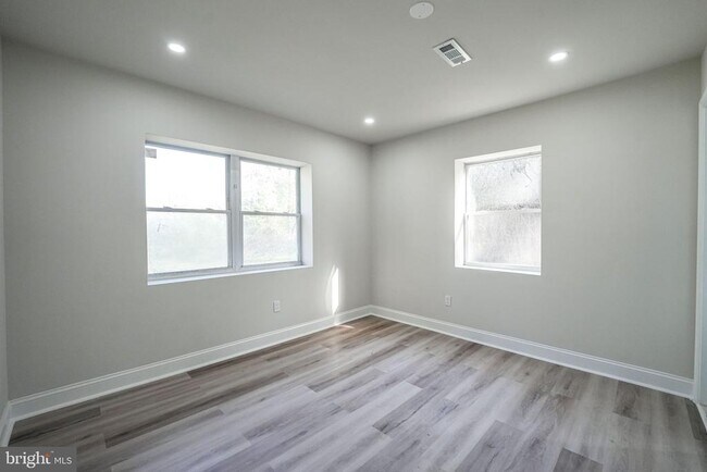 Photo - 8665 Center Rd