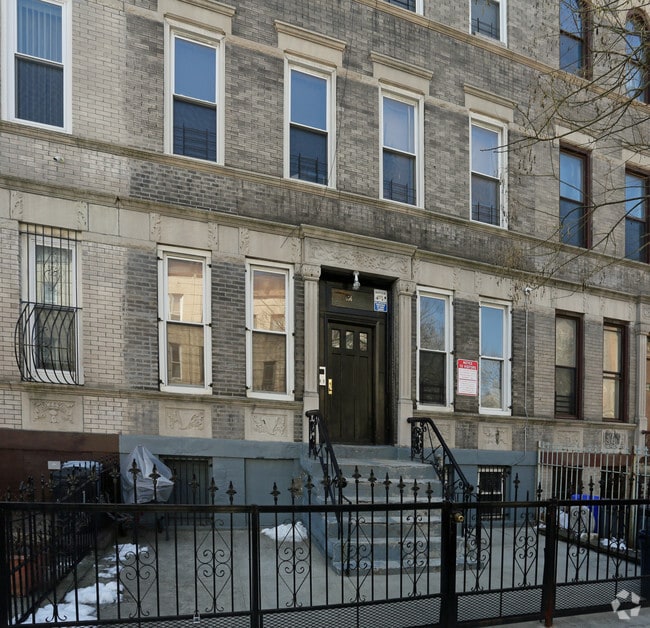 656 Macdonough