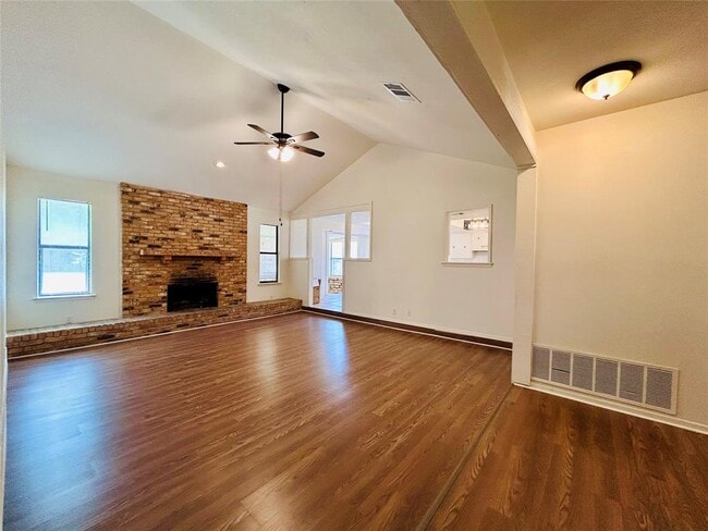 Photo - 1906 Surrey Dr