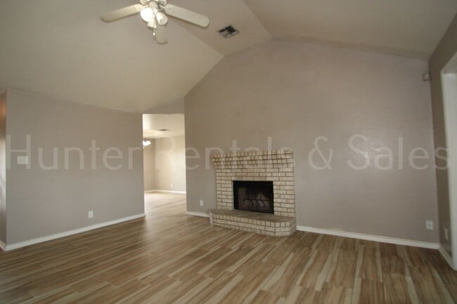 Photo - Well-Maintained & Move-In Ready in South K...