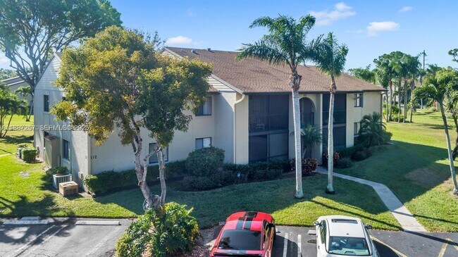 Building Photo - 512 Shady Pine Way Unit D2