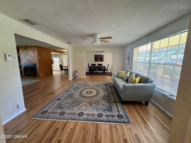 Photo - 730 Lindenwood Cir E