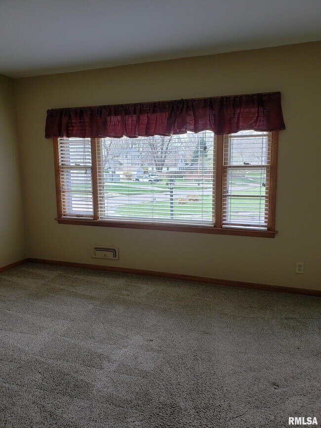 Photo - 1025 W Lombard St