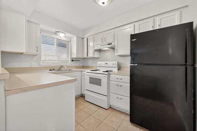 Building Photo - 2020 Huldy St Unit 1