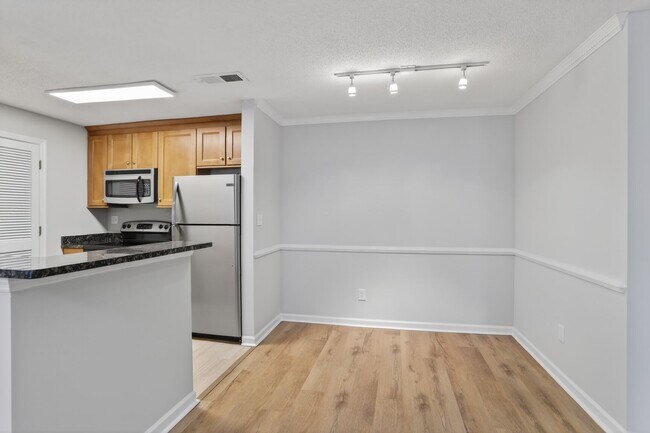 Dining area - 534 Granville Ct