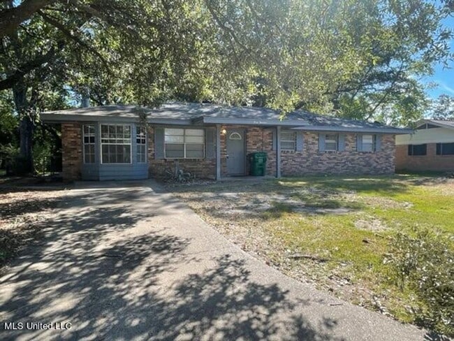 Building Photo - 3 Bed 1.5 Bath in Gulfport