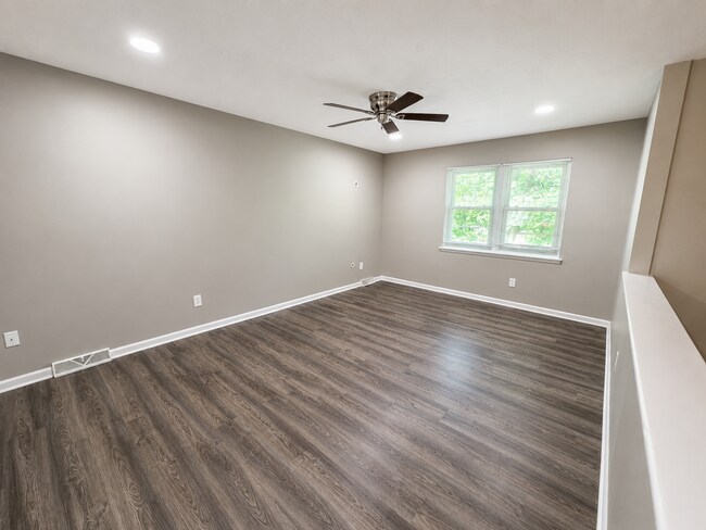Photo - Spacious Split-Level Duplex in Independence!