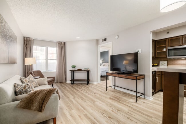 Building Photo - ReVi Worthington Crossing