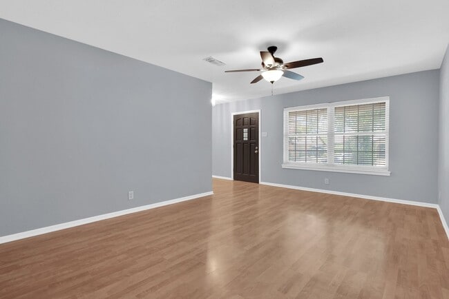 Photo - 3/2/2 in Quiet Sherman Neighborhood Near Fairview Park!