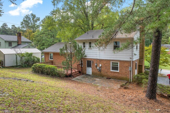 Photo - 2115 Cedarhurst Dr