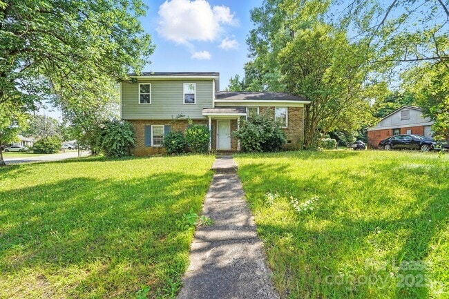 Building Photo - 701 Gaywood Dr Rental