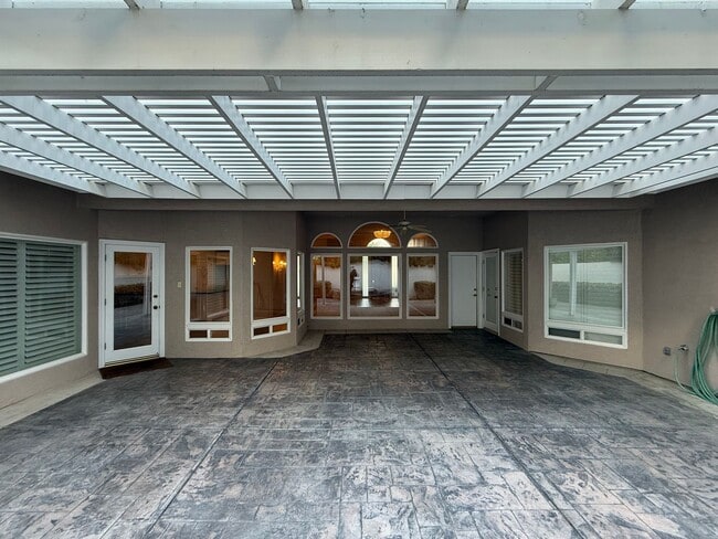 Building Photo - Beautiful 4-Bedroom Home with Office and S...