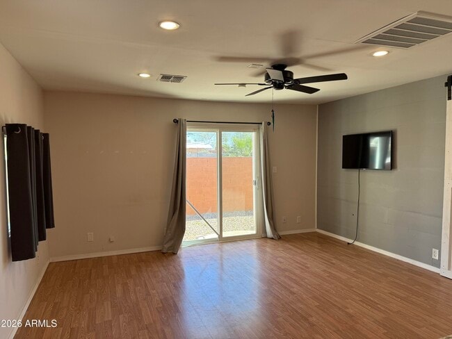 Photo - 513 W Melrose Dr