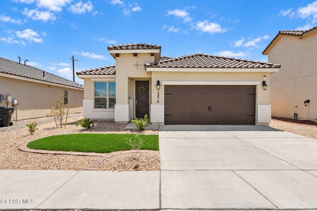 Building Photo - 13876 Loreina Luz Ave