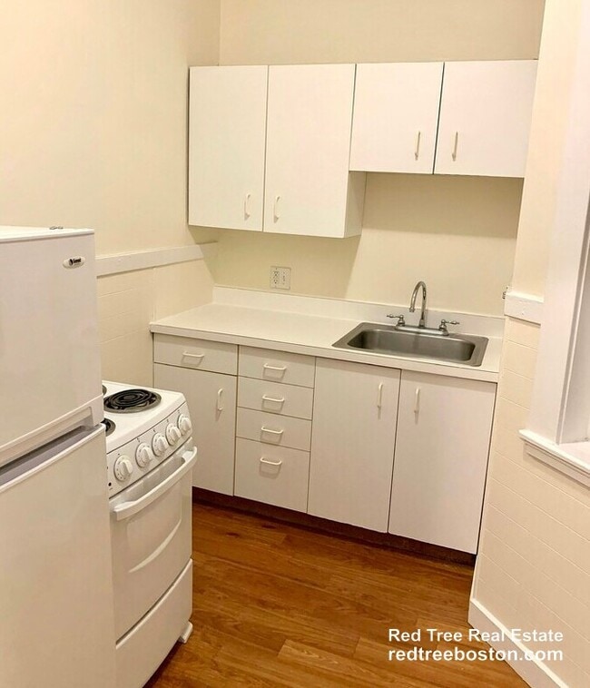 Building Photo - 504 Beacon St Unit 34