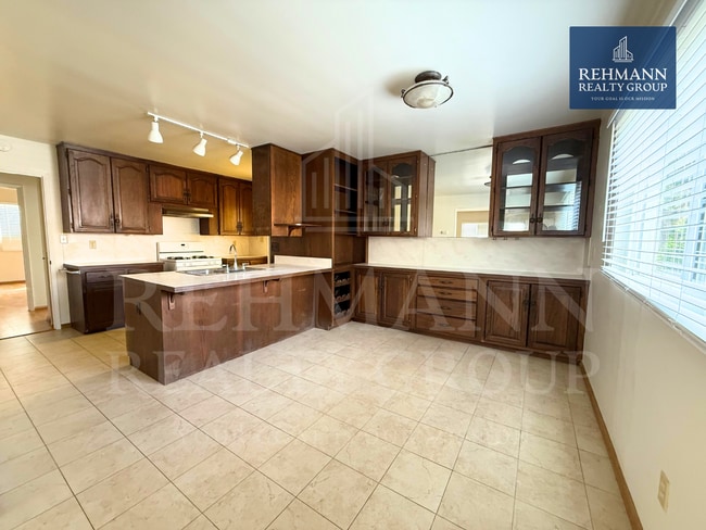 Photo - 4235 Kendall St