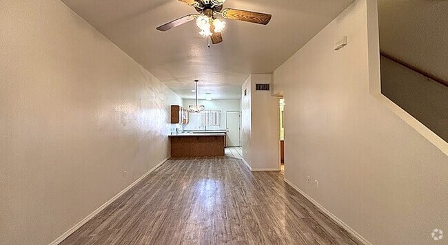 Building Photo - Central 2 bedroom Townhouse