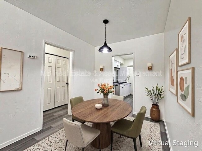 Photo - 1505 E Oak St Unit E