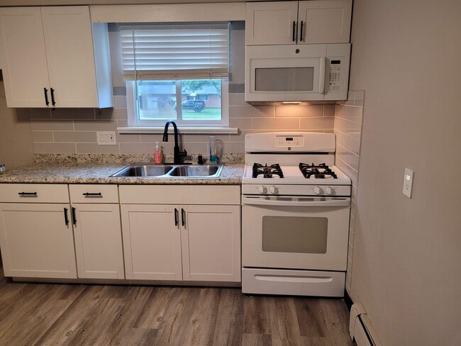 Kitchen - 21119 Albion Rd